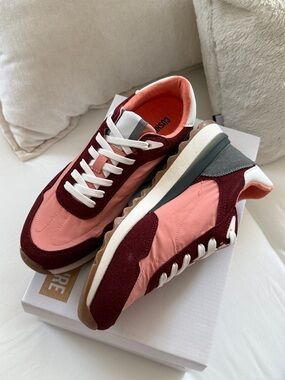 BRAND NEW Cushionaire Kicks Runner Sneakers in shade salmon burgundy size 7